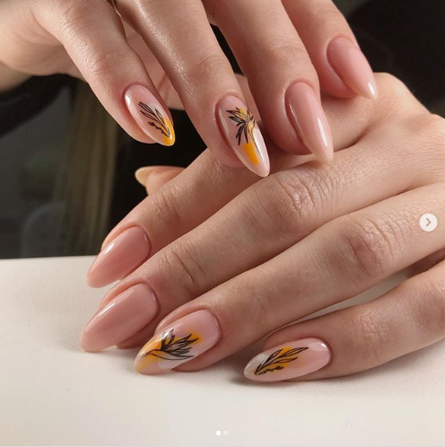 in_lux.nails