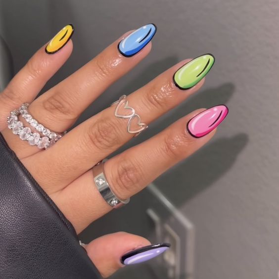 мультяшные ногти разного цвета